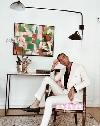 С чем носить белый костюм