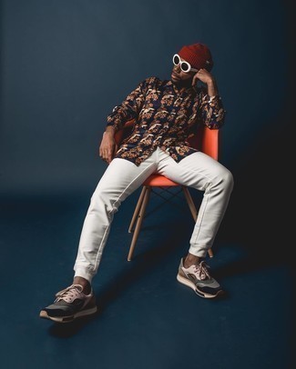 С чем носить белые спортивные штаны мужчине