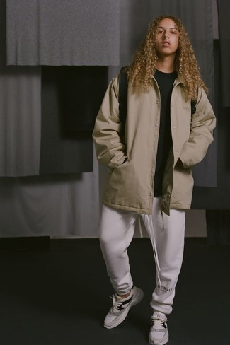 С чем носить белые спортивные штаны мужчине