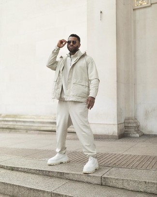 С чем носить белые спортивные штаны мужчине