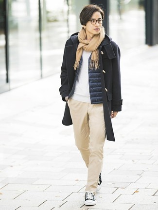 Какие куртки без рукавов носить с белым свитшотем мужчине