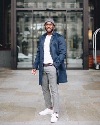 Как носить белый свитшот с серыми брюками чинос