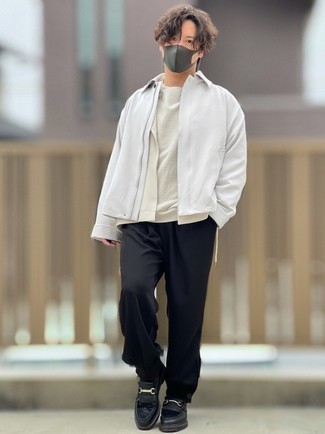 Какие лоферы носить с белым свитшотем мужчине