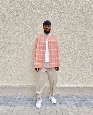 Какие рубашки с длинным рукавом носить с белым свитшотем мужчине