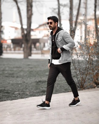 Какие кроссовки носить с белой майкой мужчине