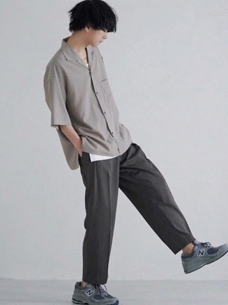 Какие кроссовки носить с белой майкой мужчине