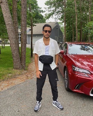 Как носить белую майку с черными брюками карго