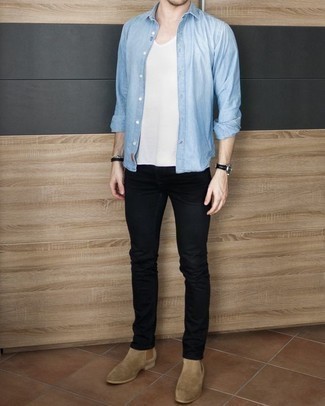 Как носить белую майку с черными джинсами мужчине