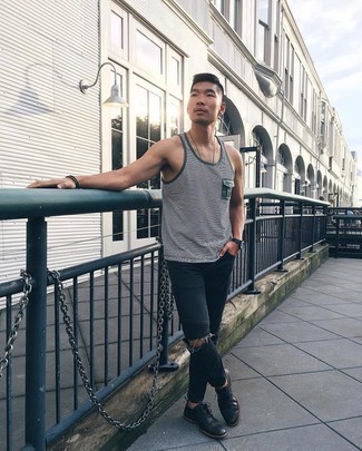 Как носить белую майку с черными джинсами мужчине