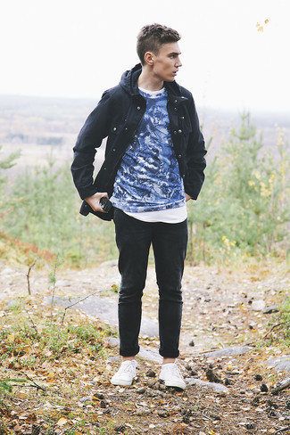 Как носить белую майку с черными джинсами мужчине