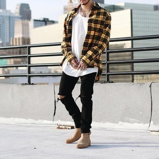 Как носить белую майку с черными рваными джинсами мужчине