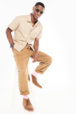 Какие ботинки дезерты носить с белой майкой