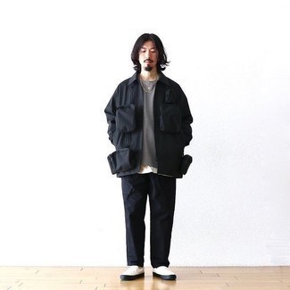 С чем носить белую майку мужчине