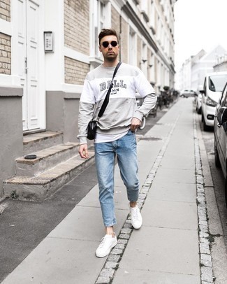 Как носить белую майку с голубыми джинсами мужчине