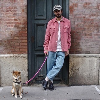 Как носить белую майку с голубыми джинсами мужчине