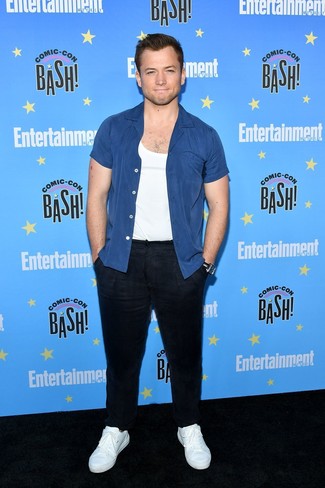 Как носить белую майку с белыми низкими кедами мужчине