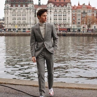 Какие кроссовки носить с белой водолазкой мужчине