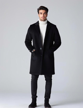 Как носить белую водолазку с черными джинсами мужчине