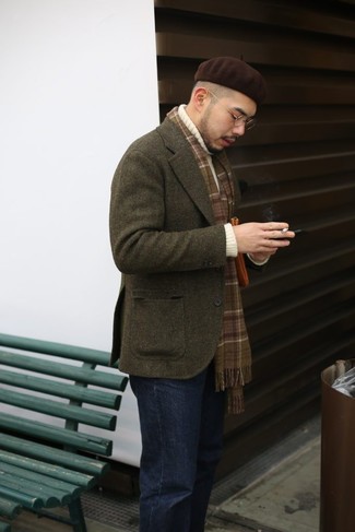 Как носить белую водолазку с черными джинсами мужчине