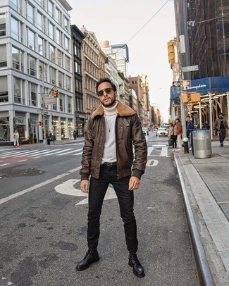 Как носить белую водолазку с черными джинсами мужчине