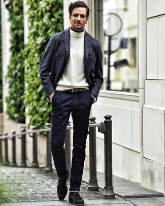 Какие пиджаки носить с белой водолазкой мужчине