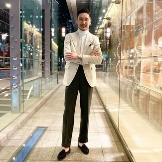 Какие пиджаки носить с белой водолазкой мужчине