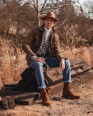 Как носить белую водолазку с синими джинсами мужчине