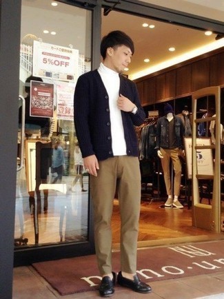 Какие кардиганы носить с белой водолазкой мужчине