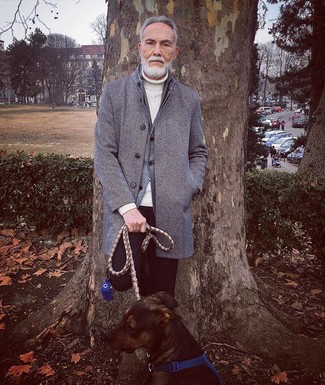 Как носить белую водолазку с серым пиджаком мужчине