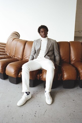 Как носить белую водолазку с серым пиджаком мужчине