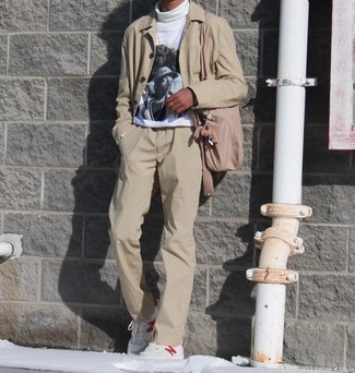 Какие низкие кеды носить с белой водолазкой мужчине