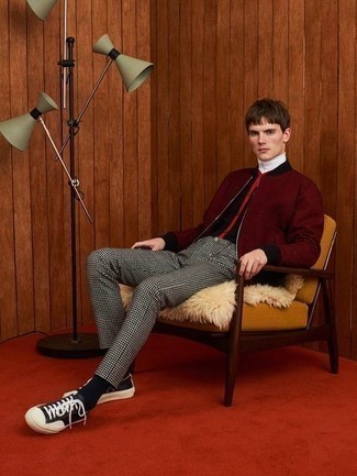 Какие низкие кеды носить с белой водолазкой мужчине