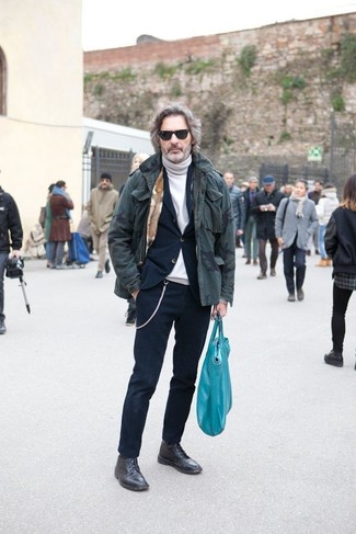 Какие парки носить с белой водолазкой мужчине