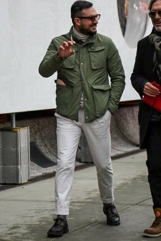 Как носить белую водолазку с белыми брюками чинос