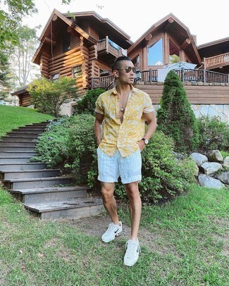 С чем носить белые шорты в вертикальную полоску мужчине