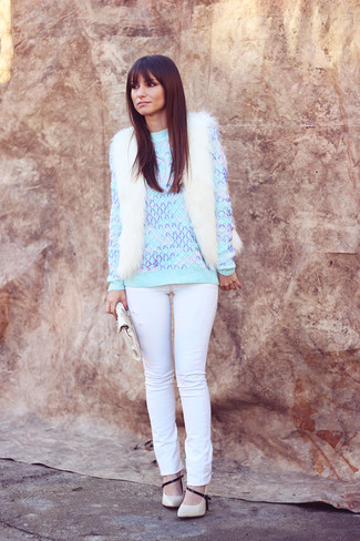 Какие туфли носить с белой безрукавкой