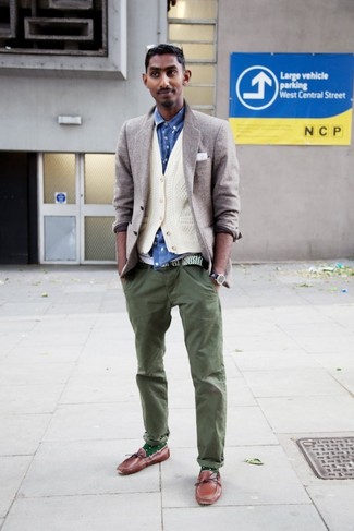 Какие джинсовые рубашки носить с белым жилетом