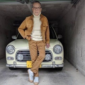 С чем носить белую шерстяную водолазку мужчине