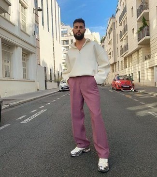 С чем носить белый свитер с воротником на молнии мужчине