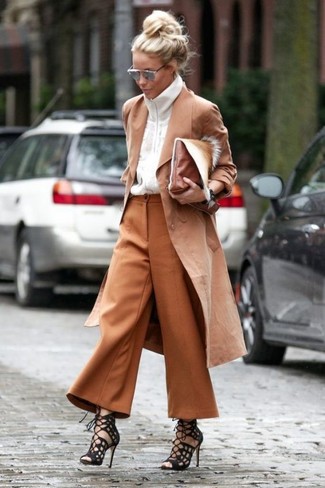 С чем носить белый свитер на молнии женщине