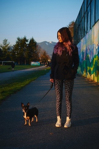 Как носить ветровку с леггинсами