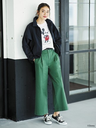 Как носить ветровку с низкими кедами женщине