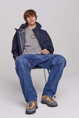 Какие джинсы носить с желтыми кроссовками мужчине