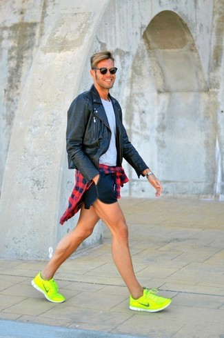 С чем носить желтые кроссовки мужчине