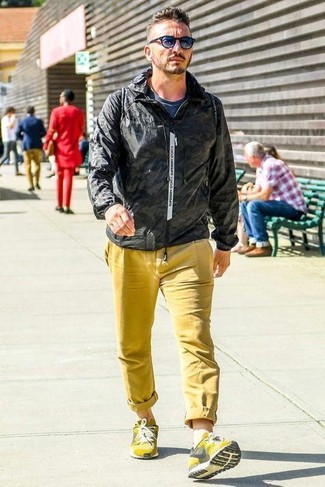 С чем носить желтые кроссовки мужчине