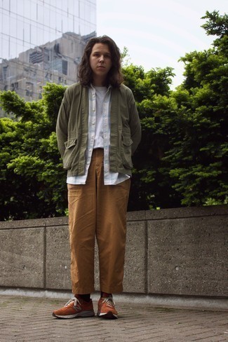 С чем носить желтые кроссовки мужчине