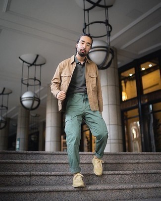 Какие футболки-поло носить с желтыми кроссовками мужчине