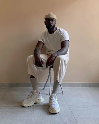 С чем носить желтую шапку мужчине