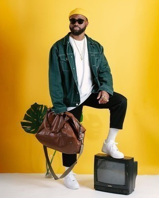 С чем носить желтую шапку мужчине