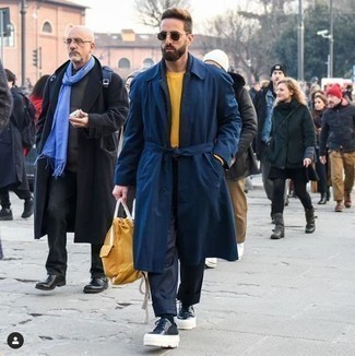 С чем носить желтую большую сумку из плотной ткани мужчине